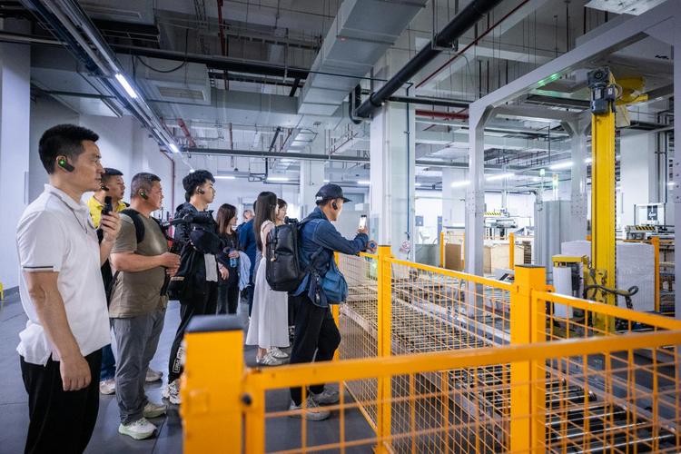 沉浸式感受"硬核"工業魅力 "奇妙工廠"2025蘇州工業園區網絡文化采風